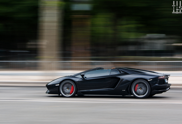 Lamborghini Aventador LP700-4 Roadster