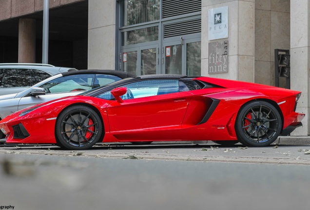 Lamborghini Aventador LP700-4 Roadster