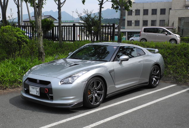 Nissan GT-R