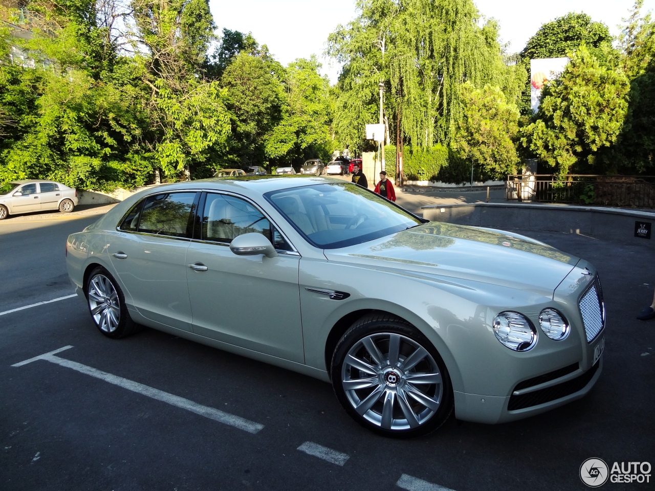 Bentley Flying Spur V8