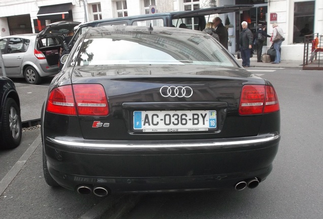 Audi S8 D3