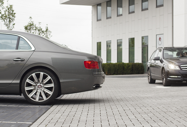 Bentley Flying Spur V8