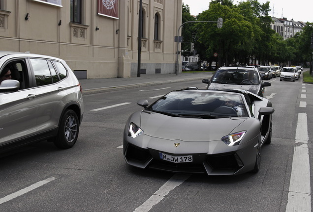 Lamborghini Aventador LP700-4 Roadster