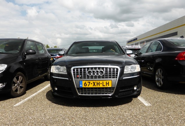 Audi S8 D3