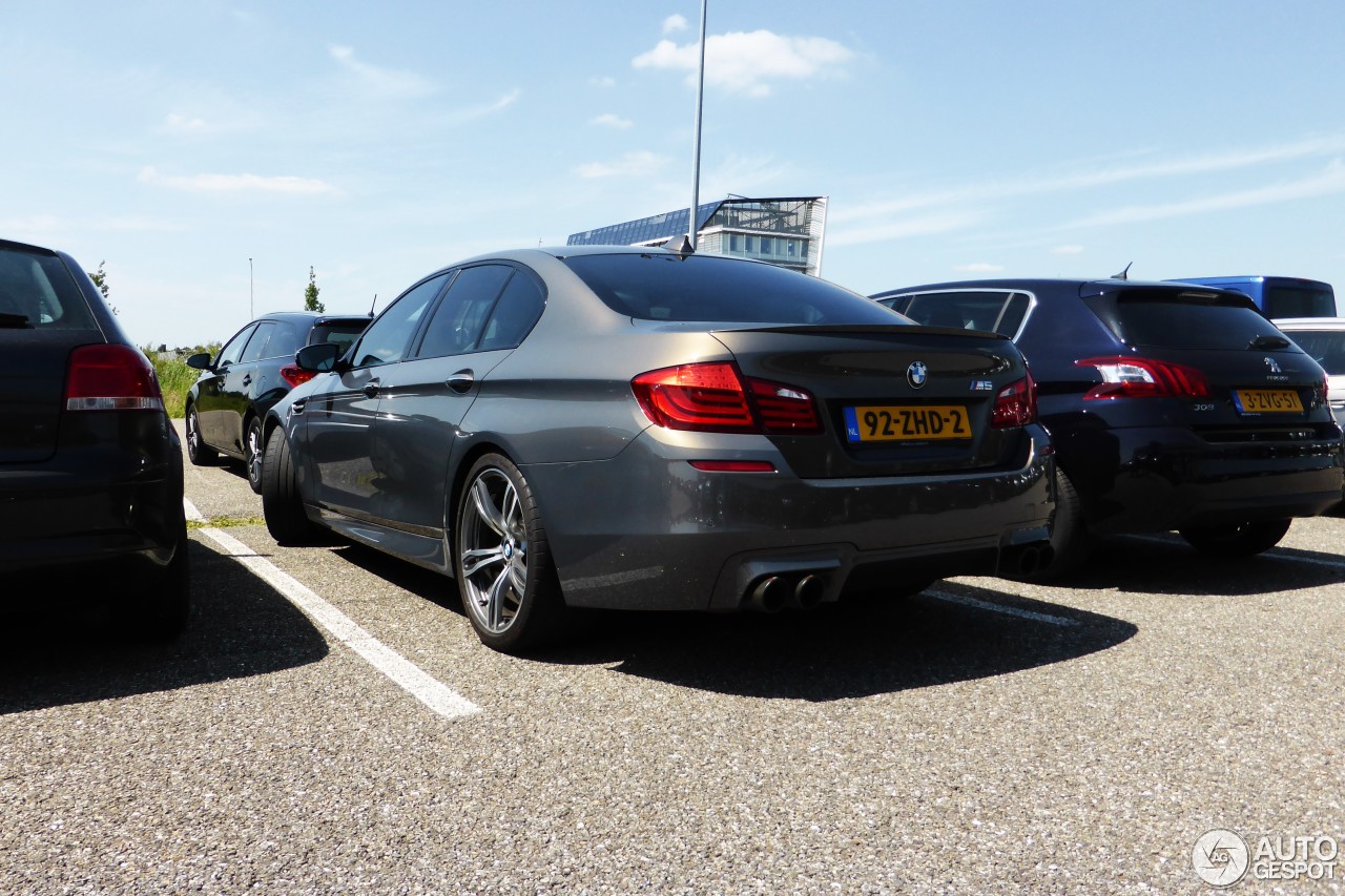 BMW M5 F10 2011