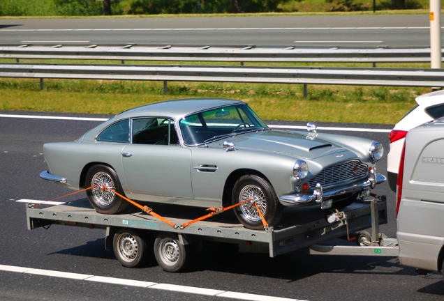 Aston Martin DB4 Series V