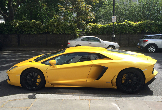 Lamborghini Aventador LP700-4