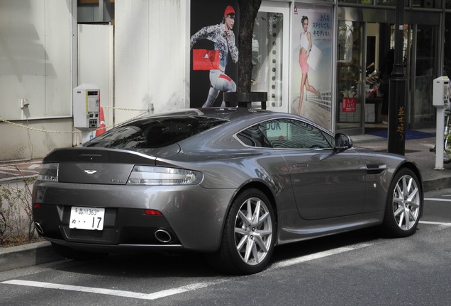 Aston Martin V8 Vantage 2012