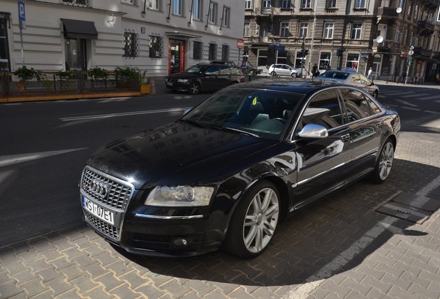 Audi S8 D3