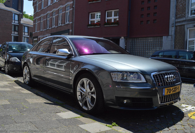 Audi S8 D3