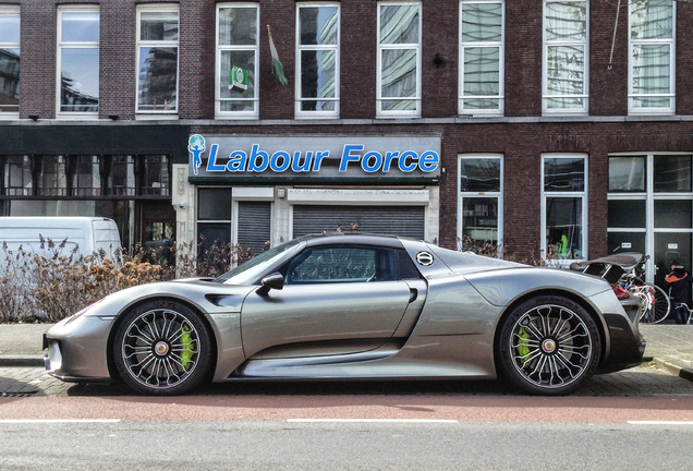 Porsche 918 Spyder Weissach Package