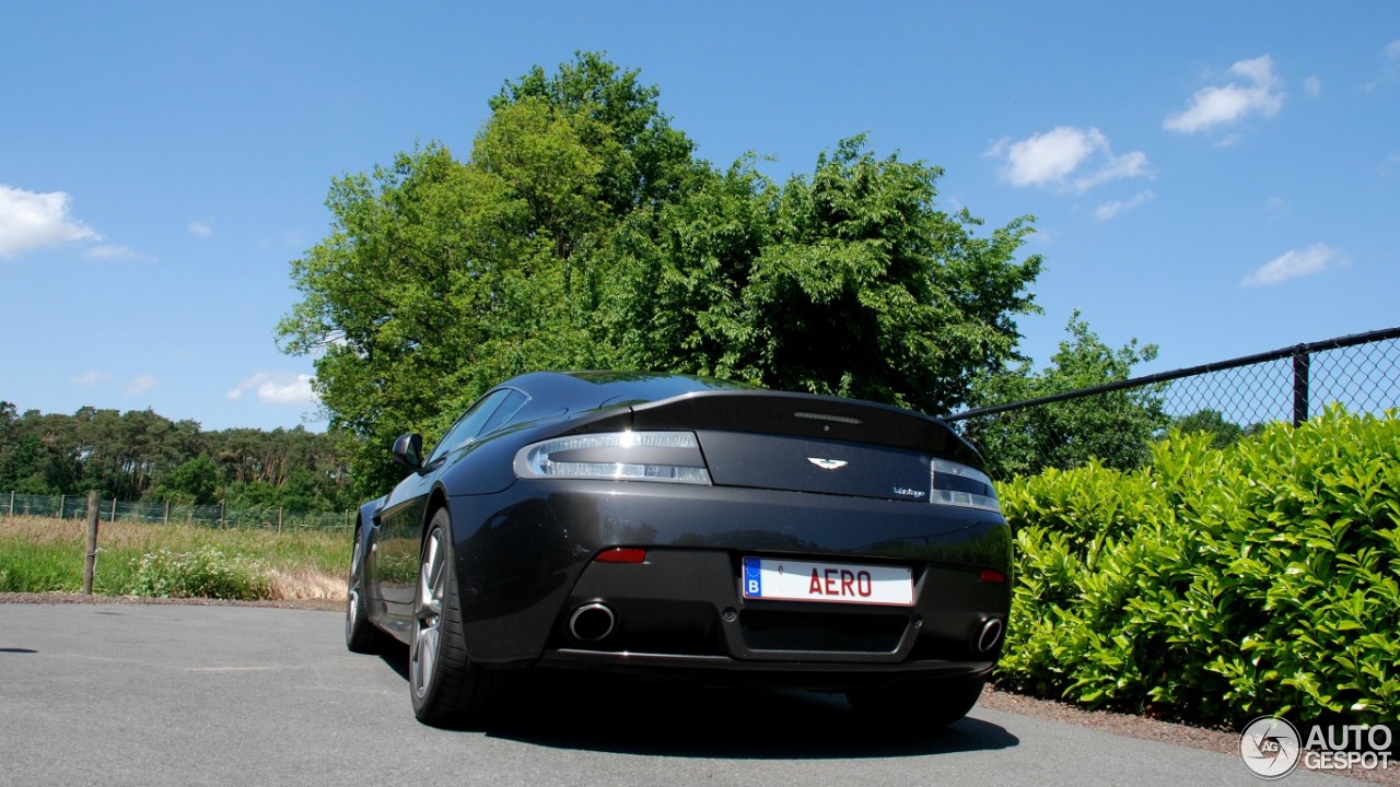 Aston Martin V8 Vantage 2012