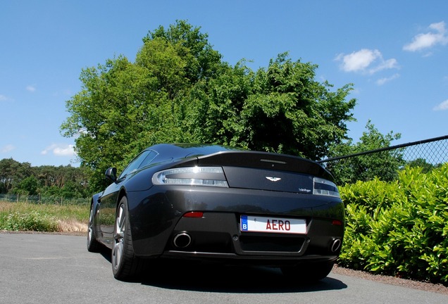 Aston Martin V8 Vantage 2012