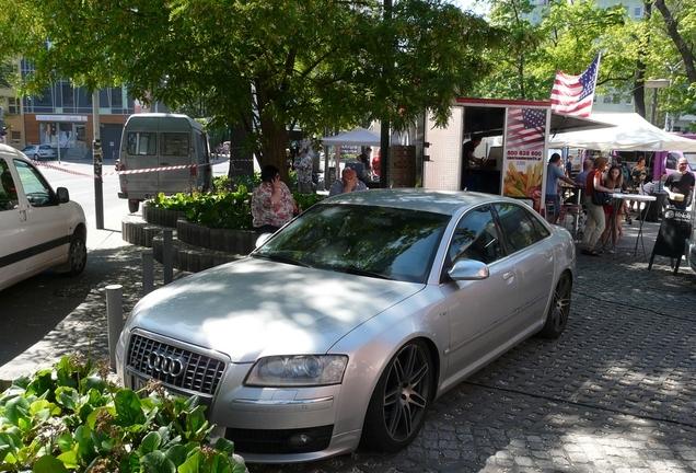 Audi S8 D3