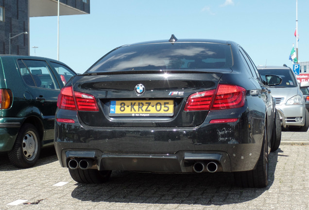 BMW M5 F10 2011