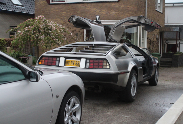 DeLorean DMC-12