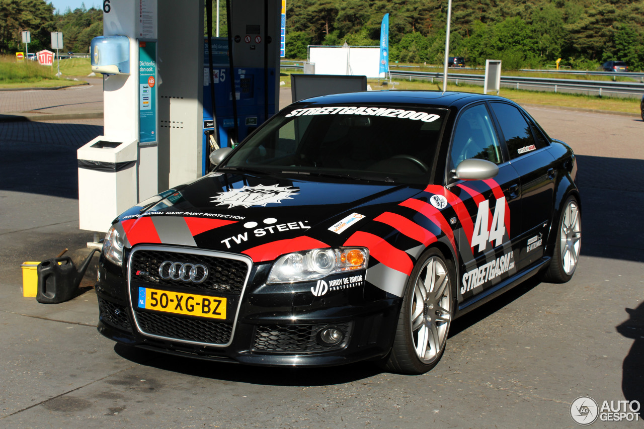 Audi RS4 Sedan