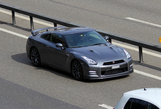 Nissan GT-R 2012