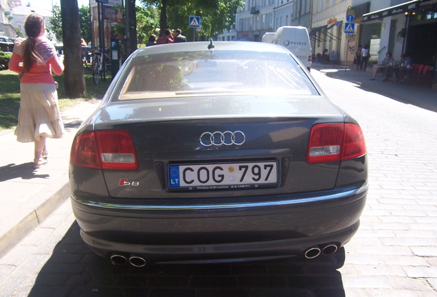 Audi S8 D3