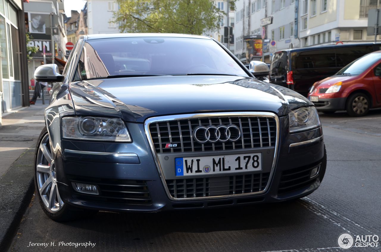 Audi S8 D3