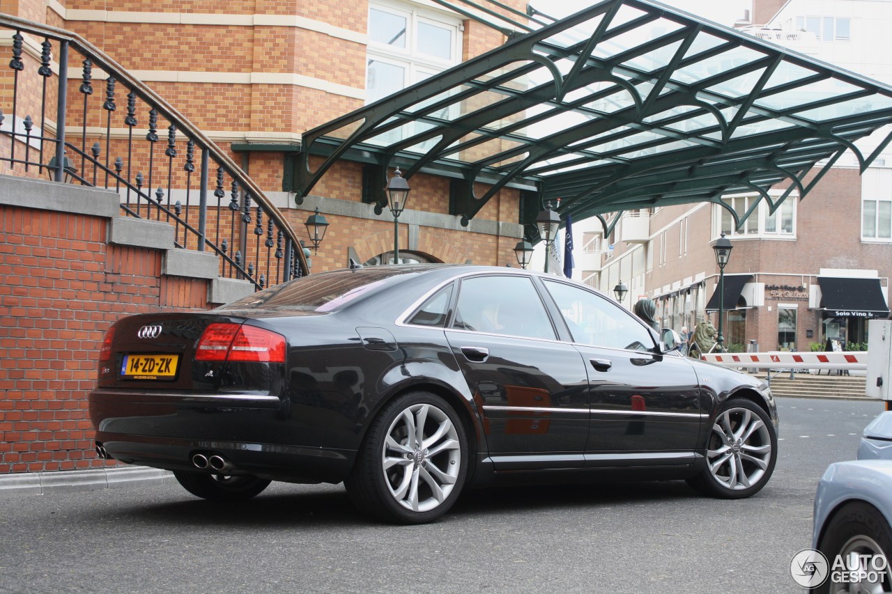 Audi S8 D3