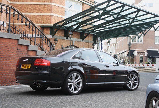 Audi S8 D3