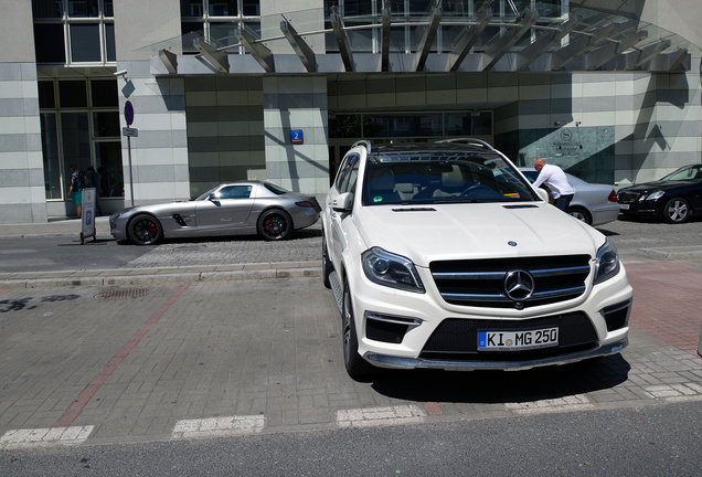 Mercedes-Benz GL 63 AMG X166