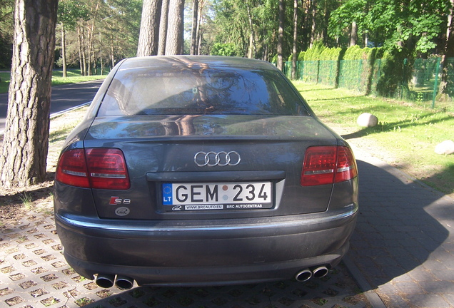 Audi S8 D3