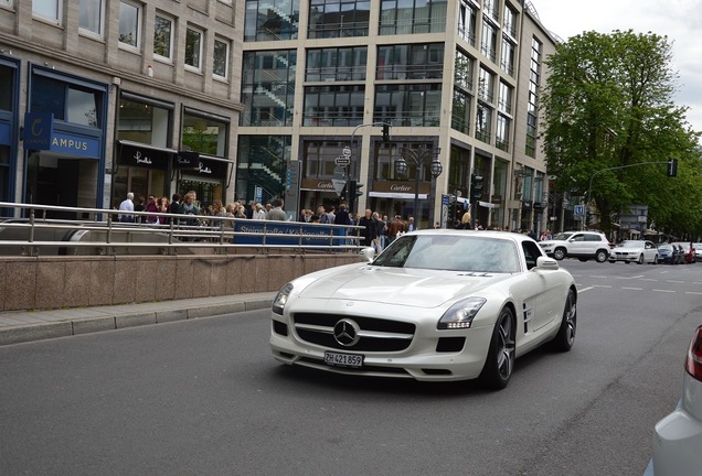 Mercedes-Benz SLS AMG