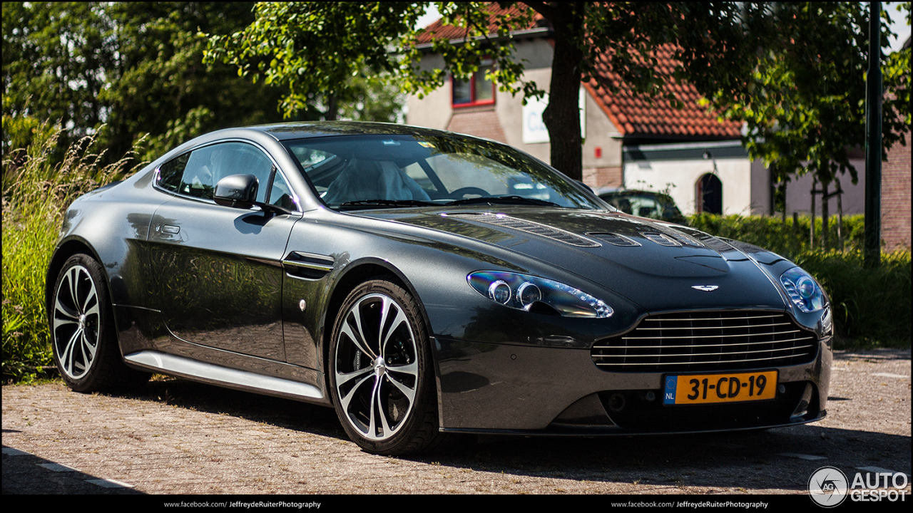 Aston Martin V12 Vantage