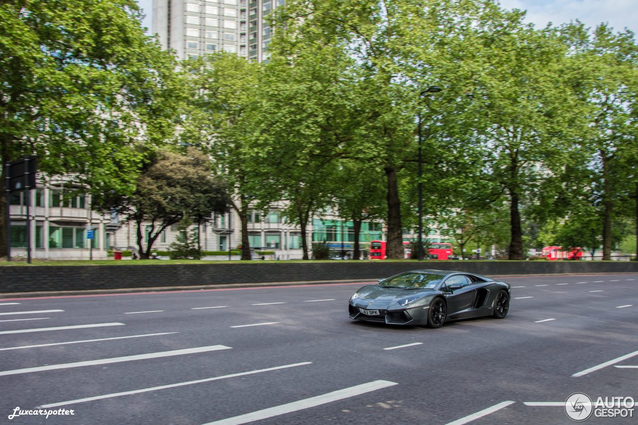 Lamborghini Aventador LP700-4