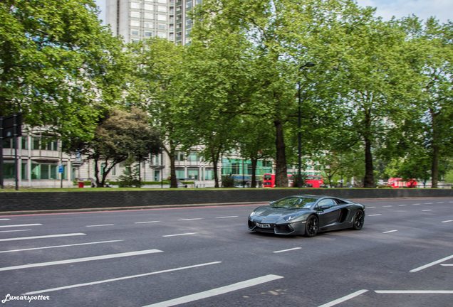 Lamborghini Aventador LP700-4