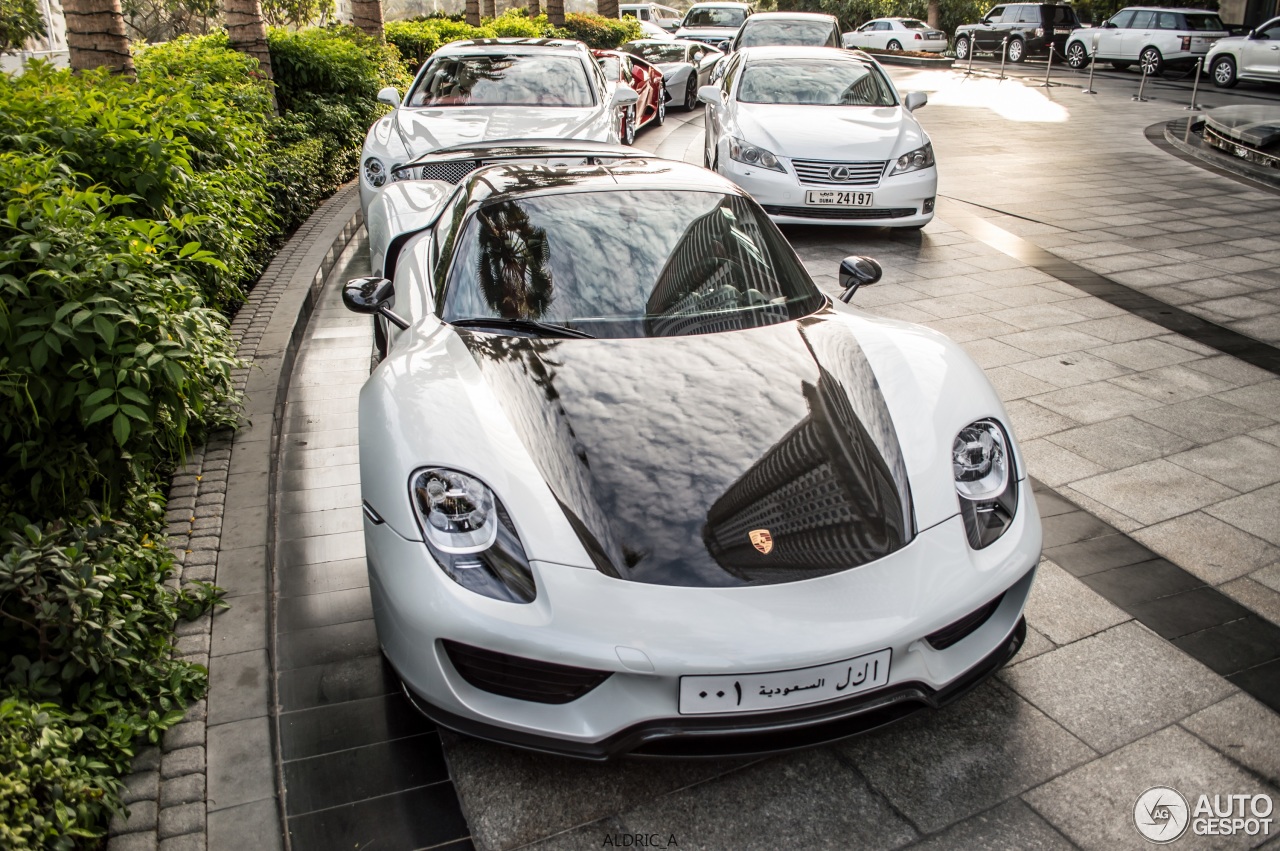 Porsche 918 Spyder Weissach Package