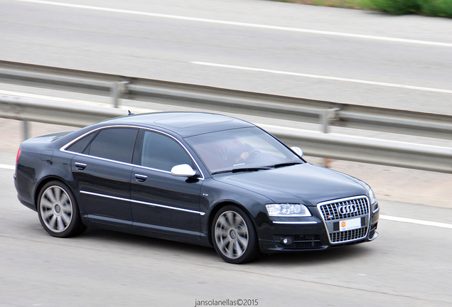 Audi S8 D3