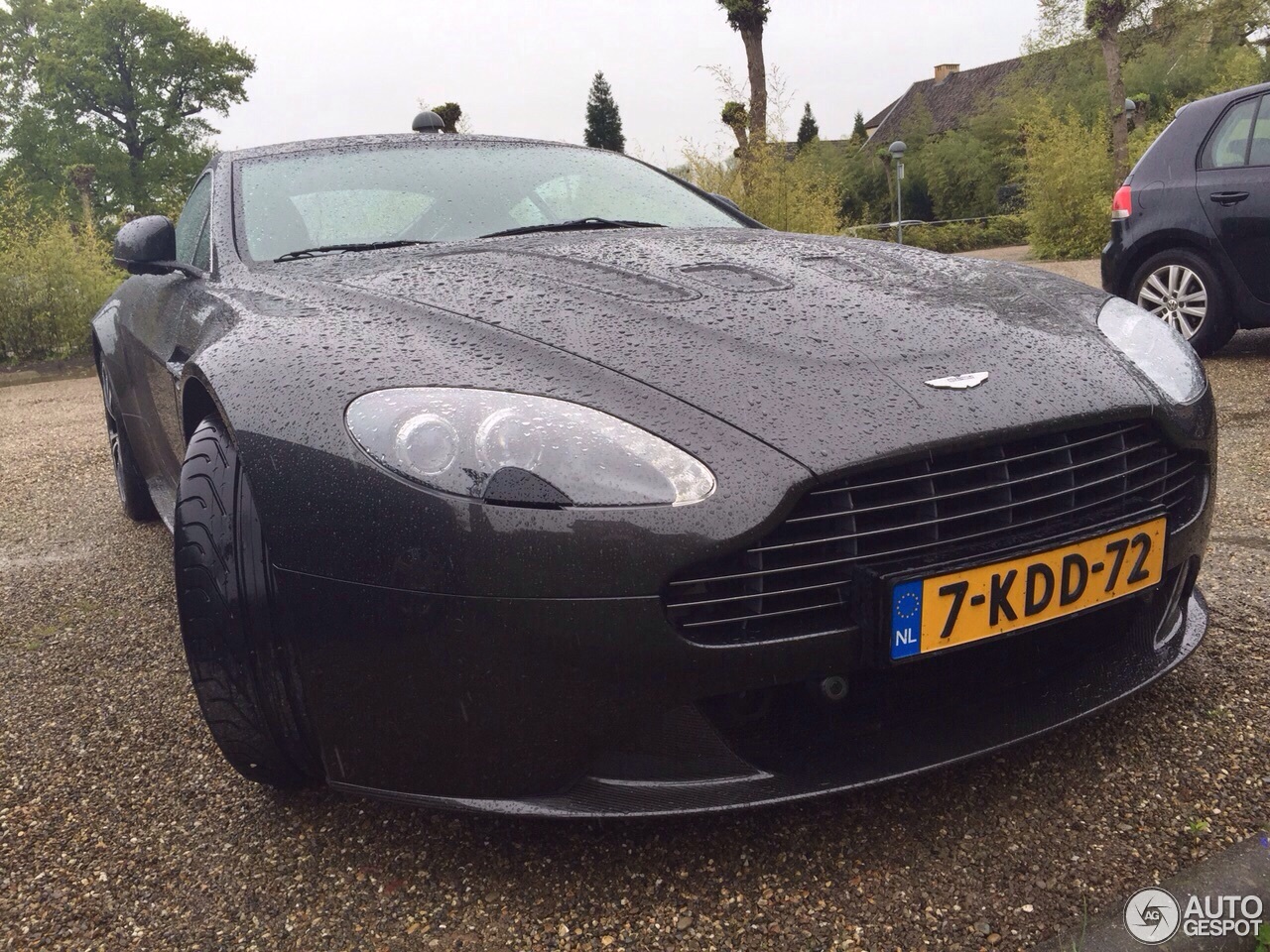 Aston Martin V12 Vantage