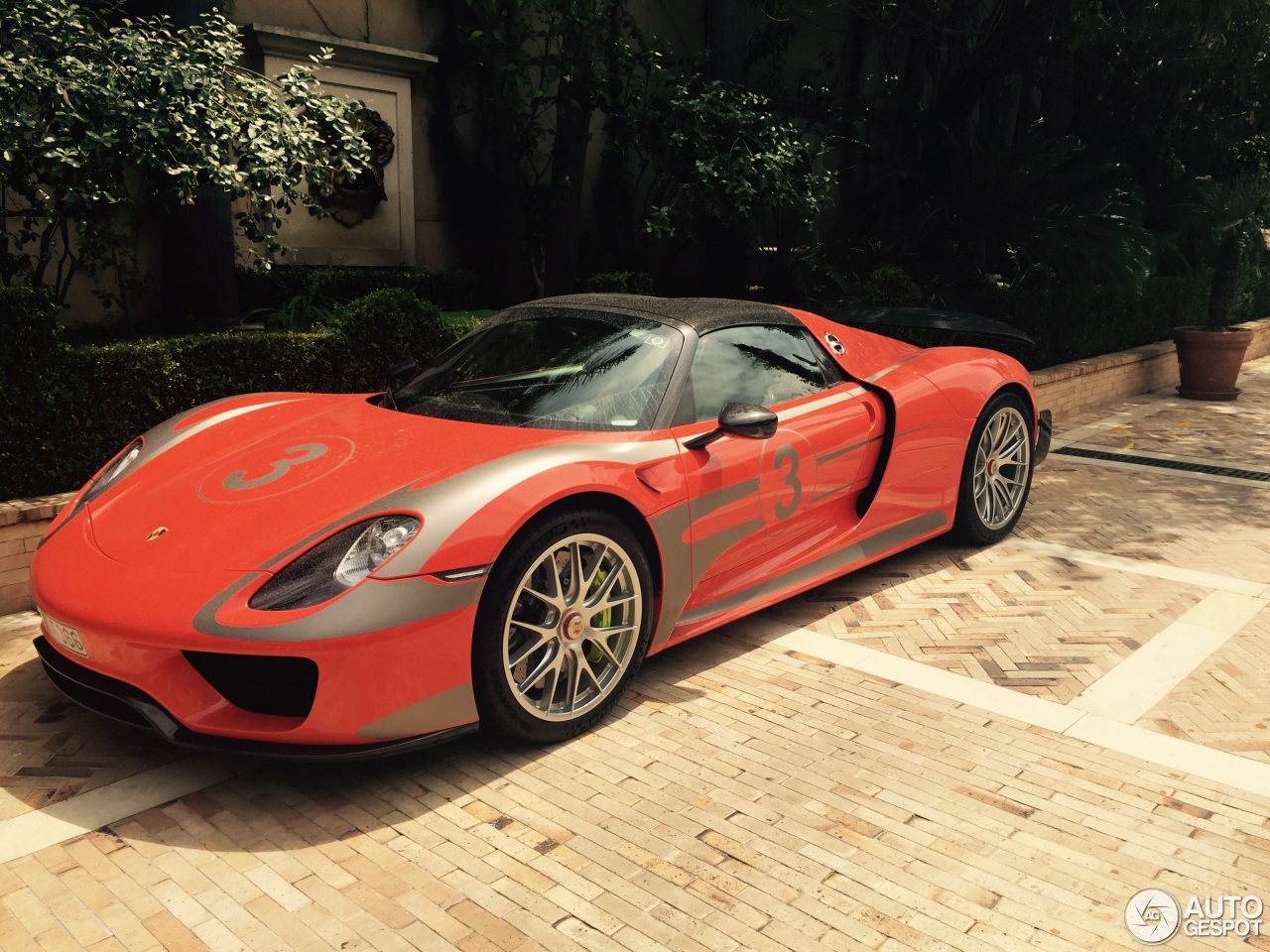 Porsche 918 Spyder Weissach Package