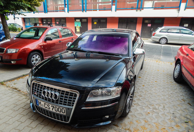 Audi S8 D3