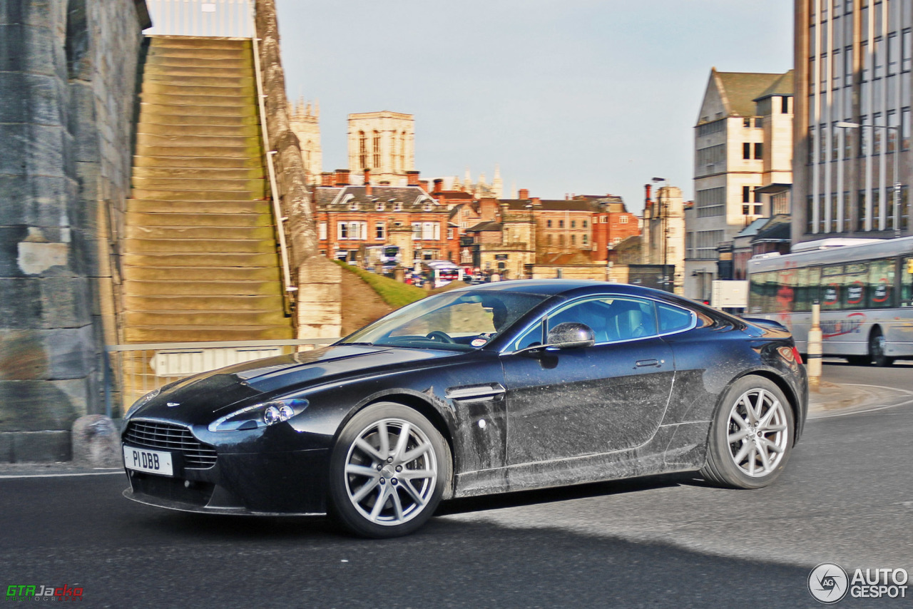 Aston Martin V8 Vantage 2012