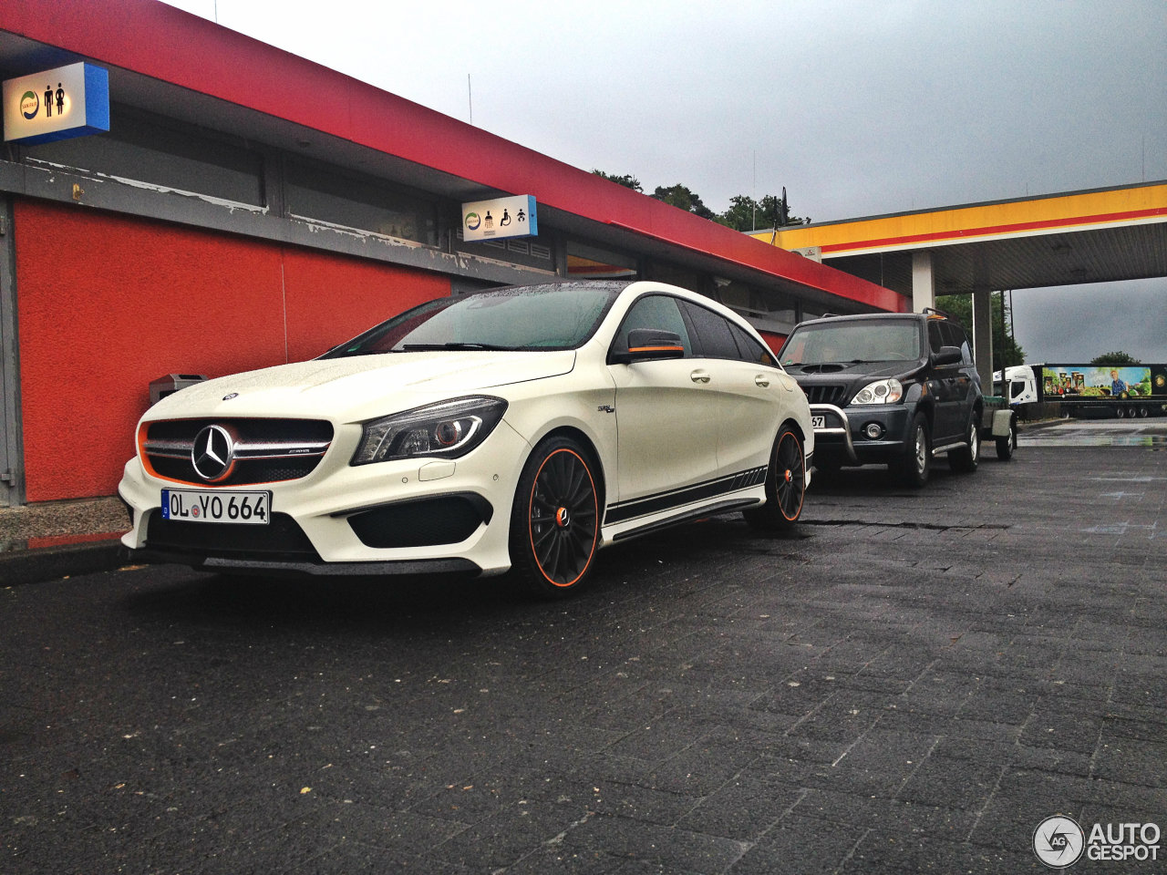 Mercedes-Benz CLA 45 AMG Shooting Brake OrangeArt Edition