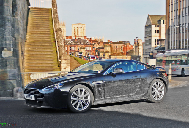 Aston Martin V8 Vantage 2012