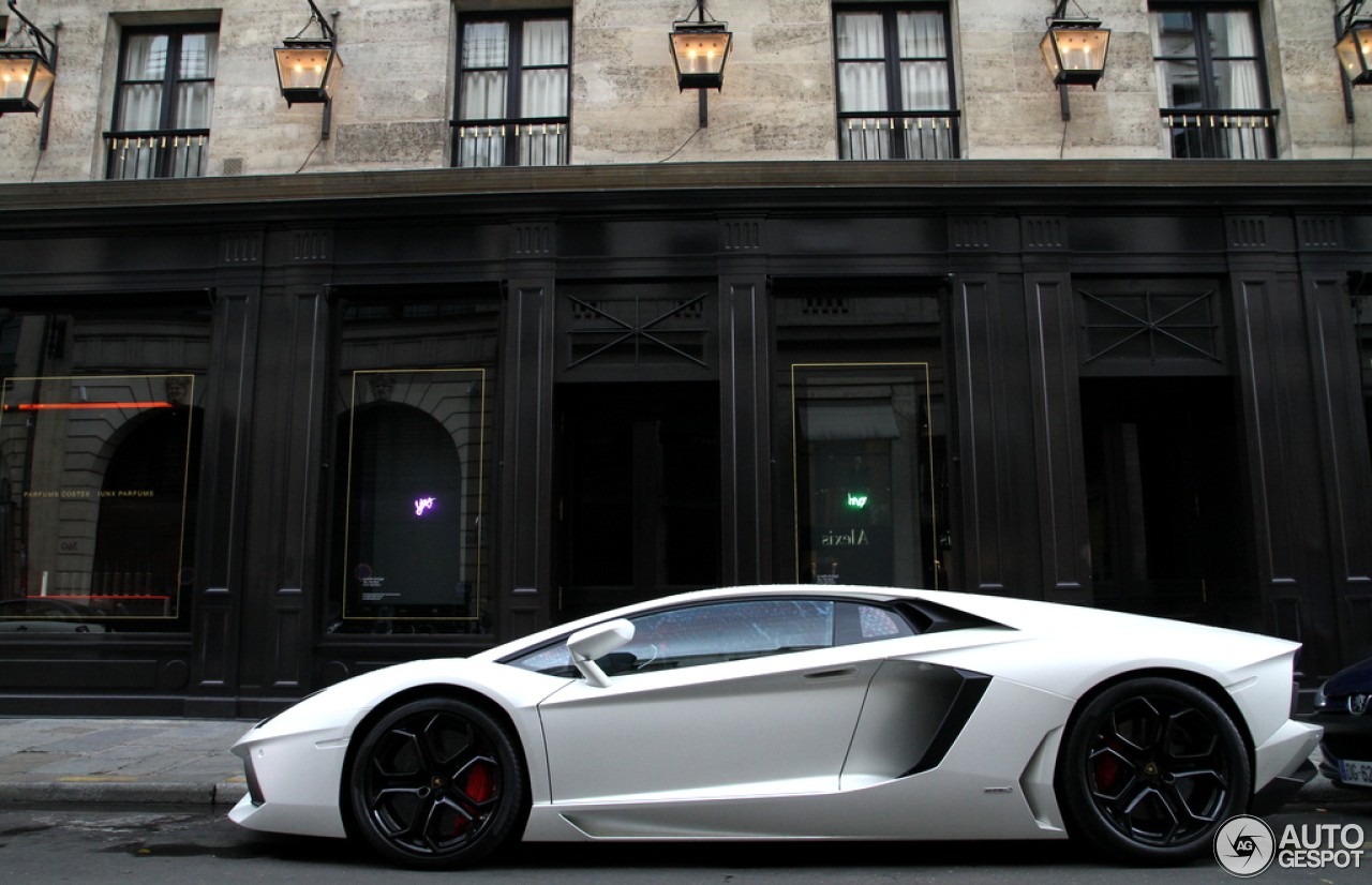 Lamborghini Aventador LP700-4