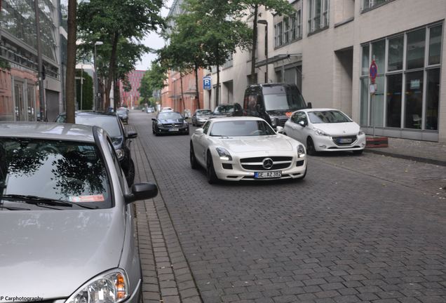 Mercedes-Benz SLS AMG