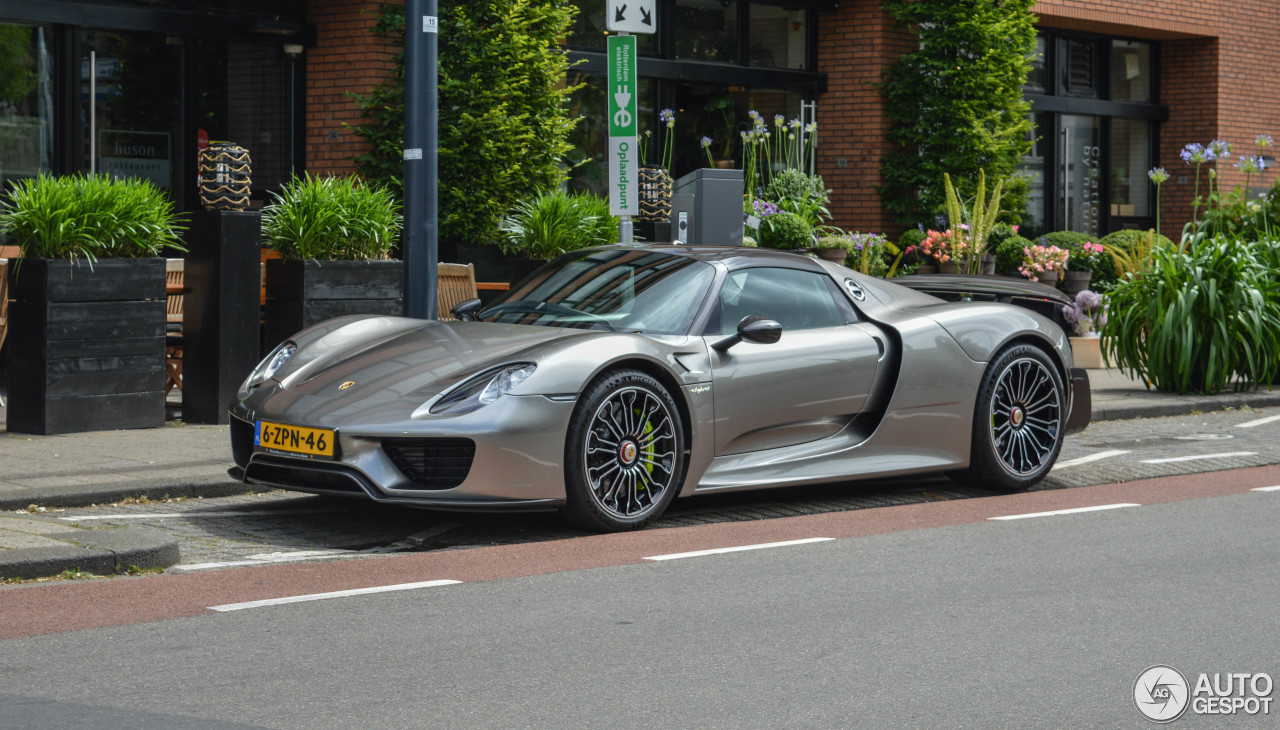 Porsche 918 Spyder Weissach Package