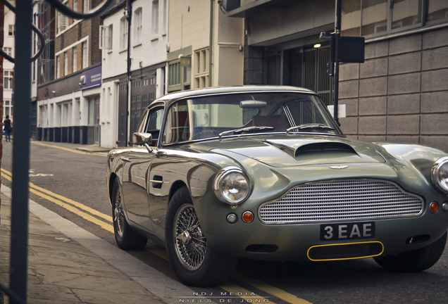 Aston Martin DB4