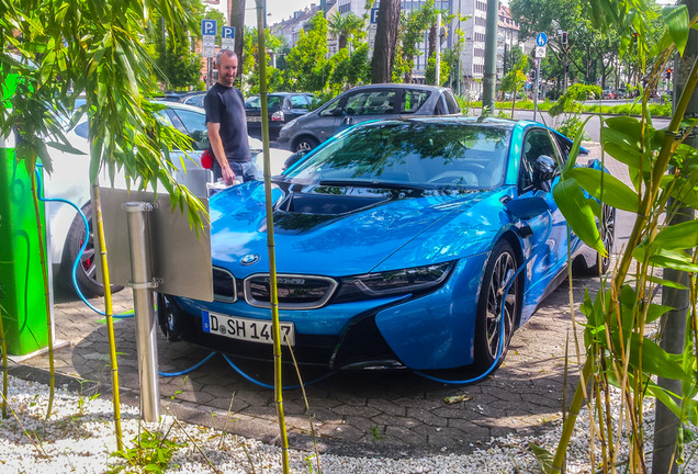 BMW i8