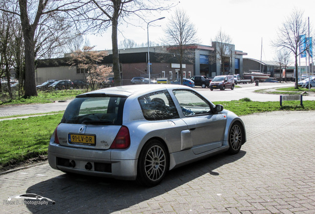 Renault Clio V6