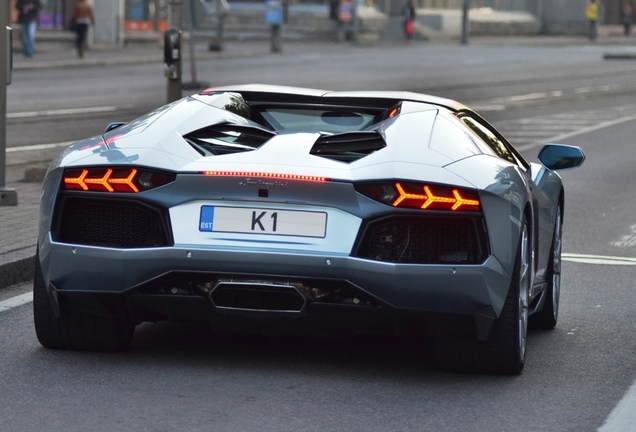 Lamborghini Aventador LP700-4 Roadster