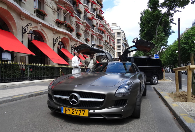 Mercedes-Benz SLS AMG