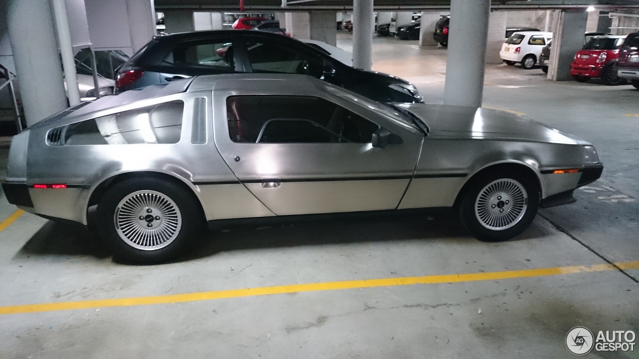 DeLorean DMC-12