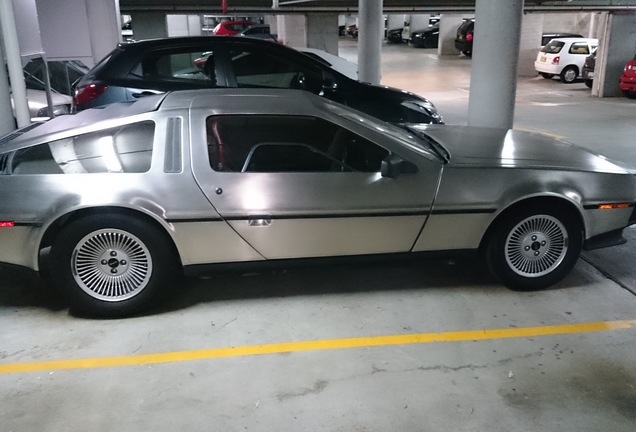 DeLorean DMC-12